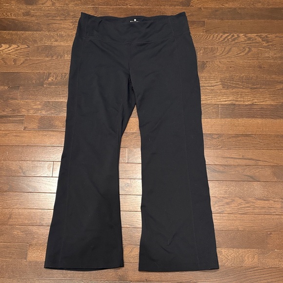 Athleta Pants - Athleta Revelation Pant 1X Black Flare Leg Yoga Waistband Pocket
